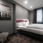 فندق آم أوغستينربلاتز 4*