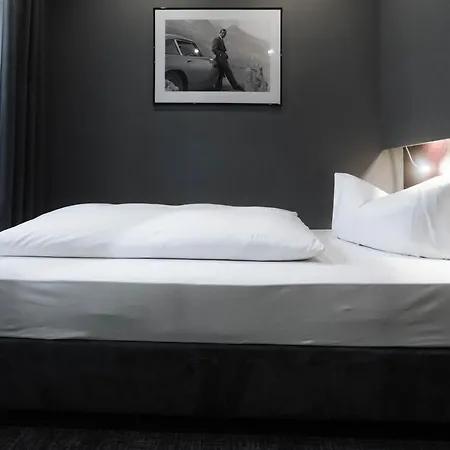 Am Augustinerplatz Otel 4*