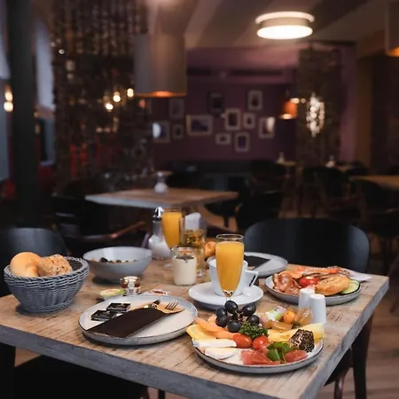 Am Augustinerplatz 4*