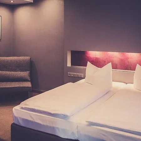 Am Augustinerplatz Otel 4*