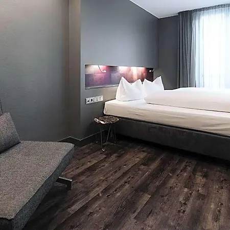 آم أوغستينربلاتز 4*