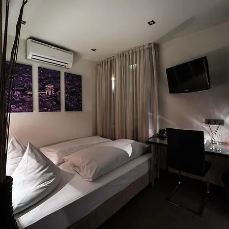 Otel Am Augustinerplatz 4*
