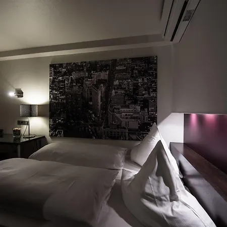 Am Augustinerplatz Otel 4*