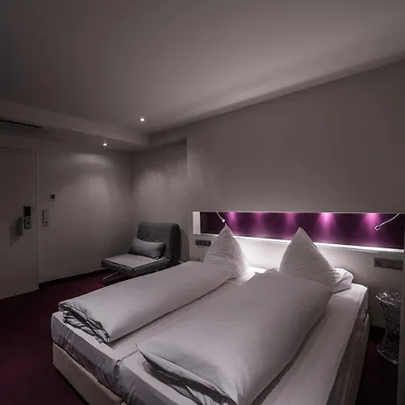 Otel Am Augustinerplatz Köln
