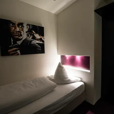 Otel Am Augustinerplatz Köln