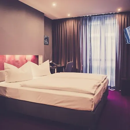 فندق آم أوغستينربلاتز 4*