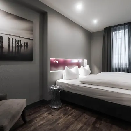 فندق آم أوغستينربلاتز 4*