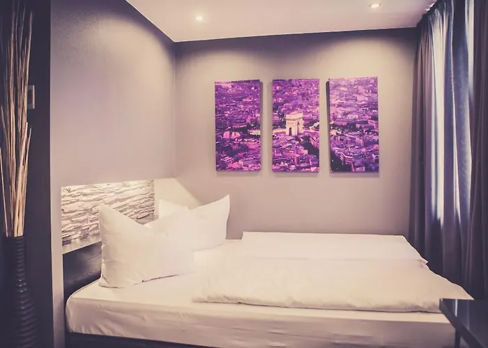 Am Augustinerplatz 4*